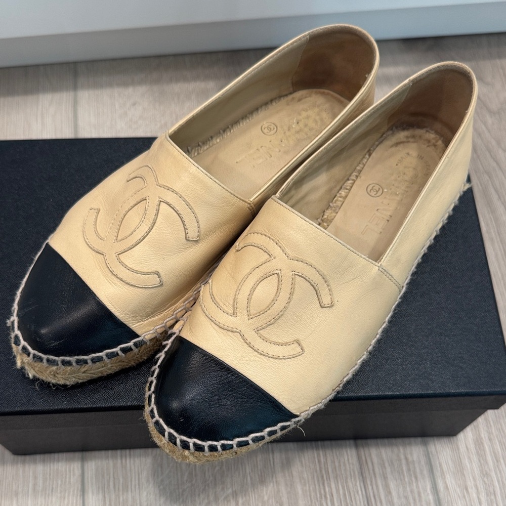 CHANEL Two-Tone Beige and Black Espadrilles